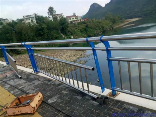 昌江不锈钢复合管护栏是一种卓越的防护材料